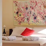 House Just Minutes From Breathtaking View דירה *