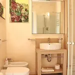 House Just Minutes From Breathtaking View דירה